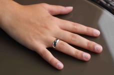 Ocelový prsten se zirkonem, šíře 6 mm (57)