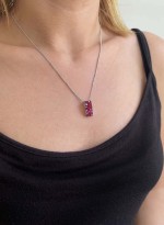 Stříbrný náhrdelník se Swarovski krystaly červený obdélník 32074.3 cherry